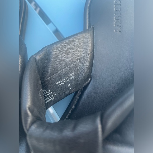 *5/$20 or 3/$15* Black Square Toe Knot-Front Thong Sandal - Picture 5 of 5